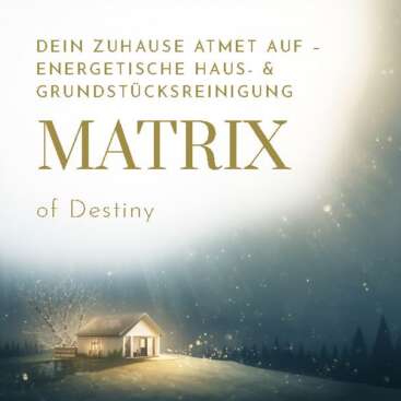 Gemütliches Haus umgeben von Natur mit goldenem Licht das aus den Fenstern strömt und dunkle Energie auflöst, Sacred Geometry Lichtmuster, Mondlicht – Dein Zuhause atmet auf energetische Haus und Grundstücksreinigung